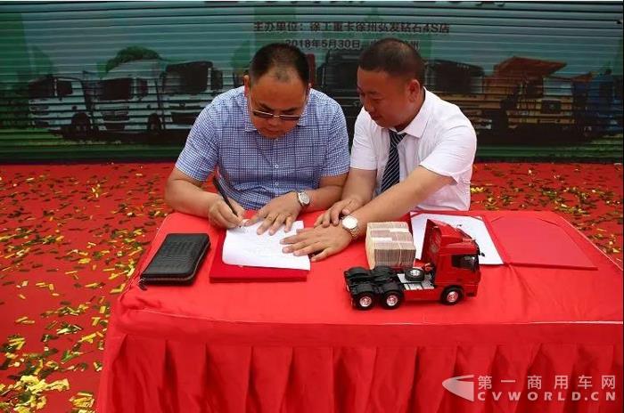 巨擘发力,出手不凡!徐工百台新能源重卡助力家乡蓝天保卫战5.jpg