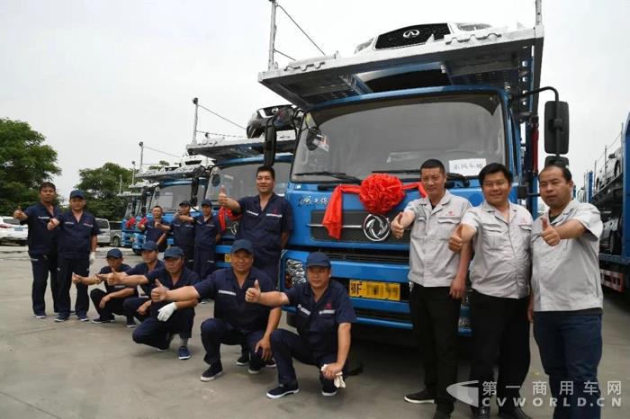 还记得这106台东风天锦中置轴轿运车吗?它们投入运营啦!2.jpg 还记得这106台东风天锦中置轴轿运车吗?它们投入运营啦!2.jpg