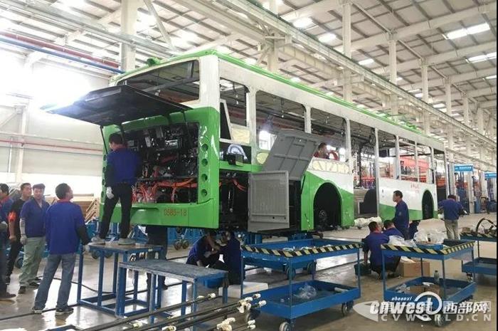 绿色出行又进步!纯电动双层巴士下月与西安市民见面.jpg 绿色出行又进步!纯电动双层巴士下月与西安市民见面.jpg