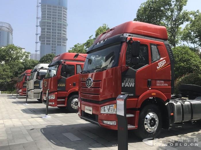 解放现场展车.jpg 解放现场展车.jpg