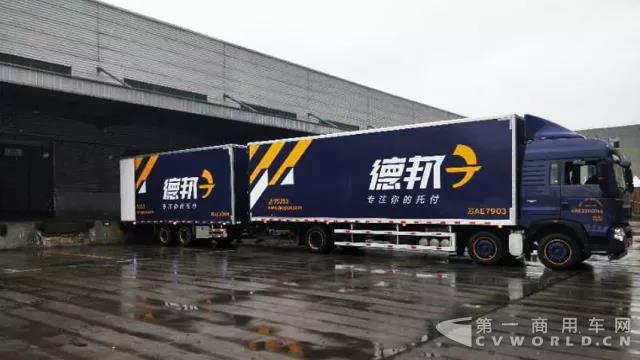 中国重汽厢式中置轴挂车入驻大型物流公司2.jpg 中国重汽厢式中置轴挂车入驻大型物流公司2.jpg
