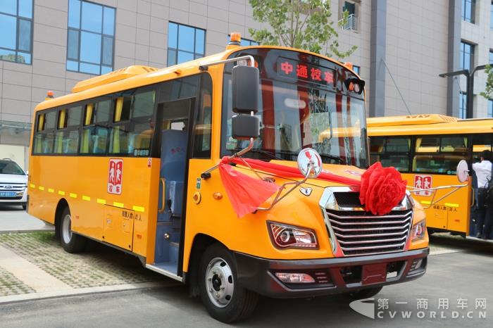 中通7.5米校车.jpg 中通7.5米校车.jpg