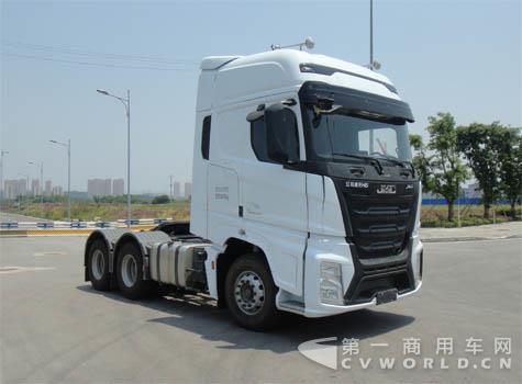 江铃重汽新车:宽体平地板大空间驾驶室.jpg 江铃重汽新车:宽体平地板大空间驾驶室.jpg