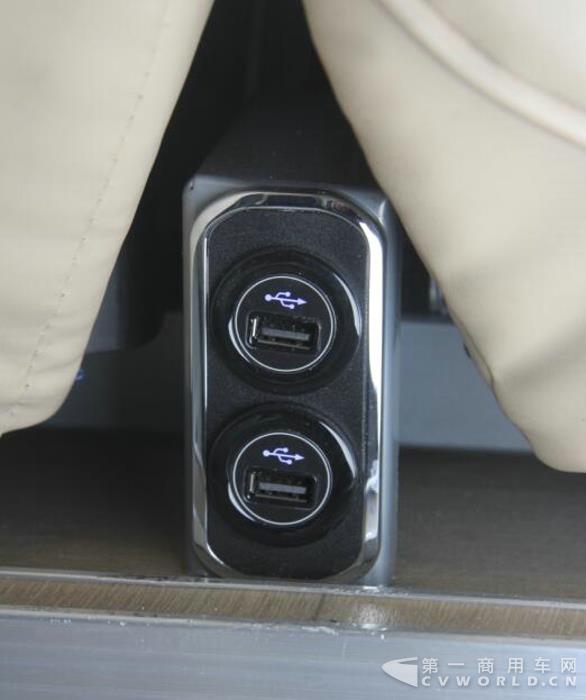 USB充电接口.jpg USB充电接口.jpg
