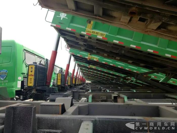 助力“美丽西北”建设 100台华菱星马LNG车交付甘肃东升集团6.jpg 助力“美丽西北”建设 100台华菱星马LNG车交付甘肃东升集团6.jpg