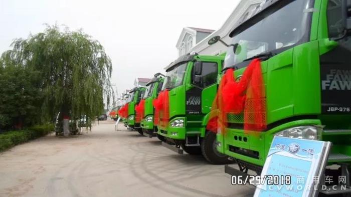 百辆LNG智能渣土交车,山西卡友开启低成本赚钱之路1.jpg 百辆LNG智能渣土交车,山西卡友开启低成本赚钱之路1.jpg