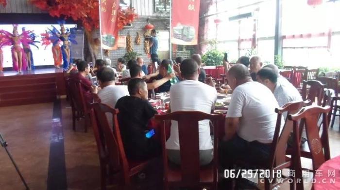 百辆LNG智能渣土交车,山西卡友开启低成本赚钱之路6.jpg 百辆LNG智能渣土交车,山西卡友开启低成本赚钱之路6.jpg