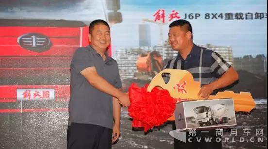 高效运输不二之选,解放J6P 8×4重载自卸车满足你!4.jpg 高效运输不二之选,解放J6P 8×4重载自卸车满足你!4.jpg