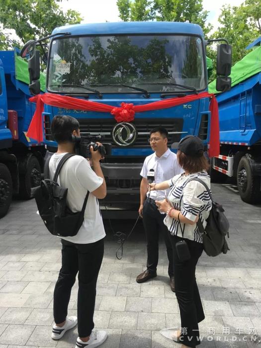 成功借来东风:37辆东风天龙KC环保渣土车落户青岛!1.jpg 成功借来东风:37辆东风天龙KC环保渣土车落户青岛!1.jpg