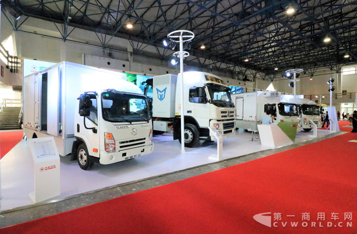 纯电动牵引车“领军重卡”大运E81.png 纯电动牵引车“领军重卡”大运E81.png