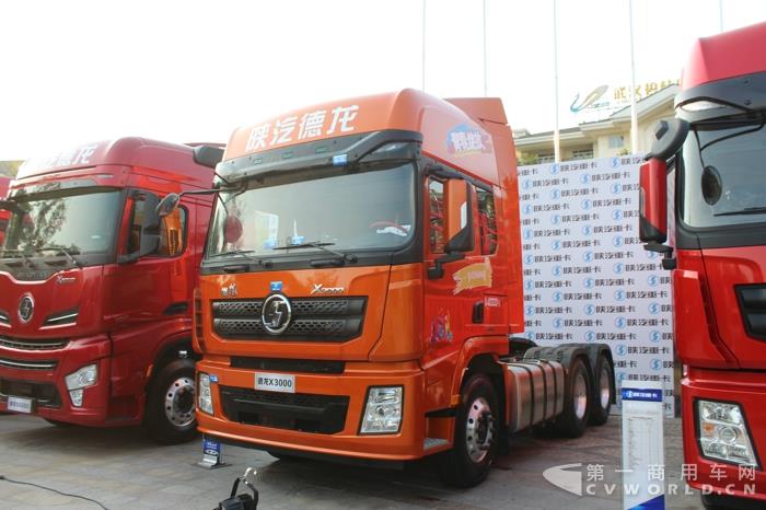陕汽德龙X3000青春版牵引车 (1).jpg 陕汽德龙X3000青春版牵引车 (1).jpg
