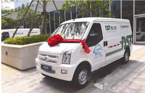 物流车.jpg 物流车.jpg