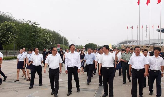 参观.jpg 参观.jpg