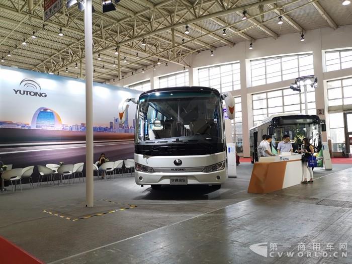 宇通展台.jpg 宇通展台.jpg