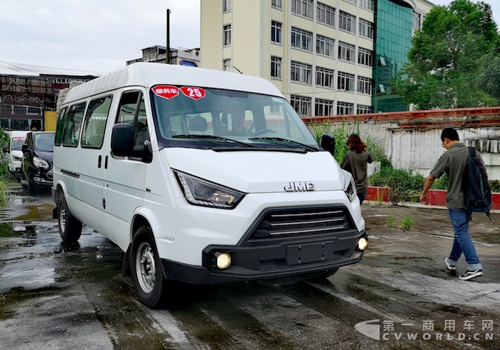 本次旅程的服务保障车——江铃特顺.png