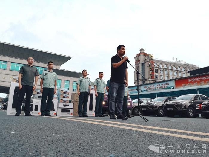 慰问边防战士.jpg 慰问边防战士.jpg