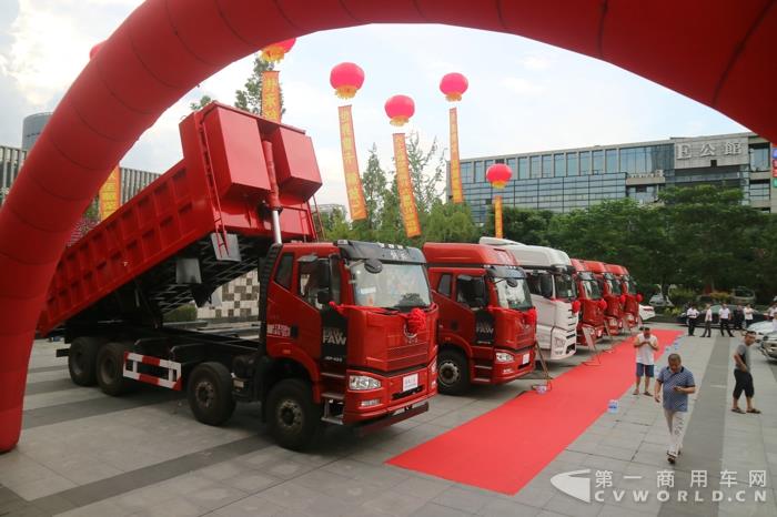 现场展车6.jpg 现场展车6.jpg