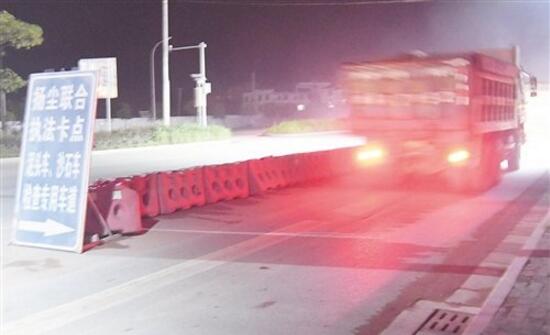 泥头车.jpg 泥头车.jpg