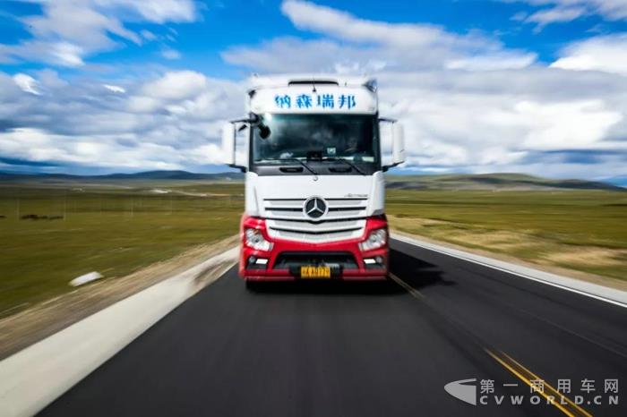 奔驰新Actros 2645 6x4 450马力重卡驶向西藏2.jpg 奔驰新Actros 2645 6x4 450马力重卡驶向西藏2.jpg