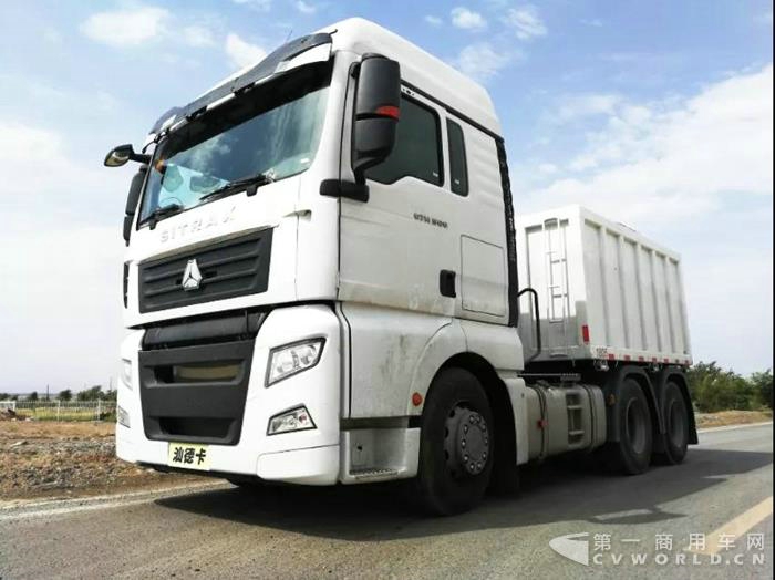 中国重汽汕德卡国六牵引车2.jpg 中国重汽汕德卡国六牵引车2.jpg