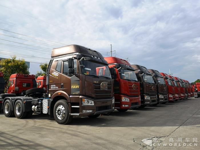 解放一大群车 12334.jpg 解放一大群车 12334.jpg