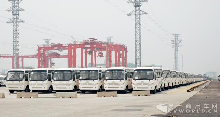 出口阿尔及利亚的海格客车.jpg 出口阿尔及利亚的海格客车.jpg