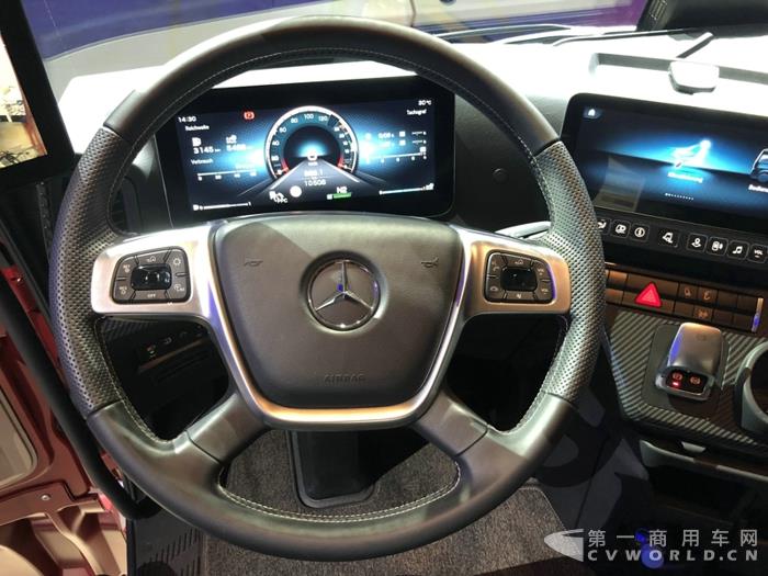 奔驰新Actros 重卡内饰3.jpg 奔驰新Actros 重卡内饰3.jpg