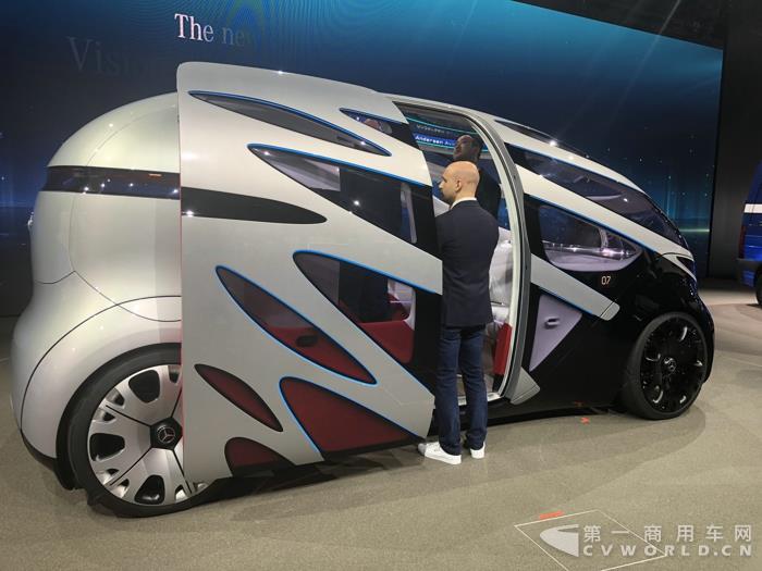 奔驰概念轻型车6.jpg 奔驰概念轻型车6.jpg