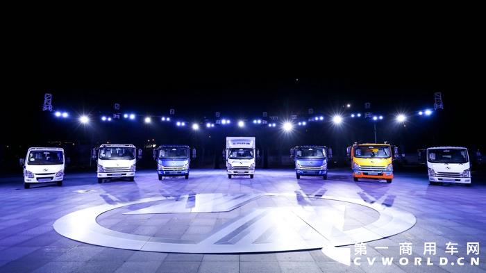 活动现场展车.jpg 活动现场展车.jpg