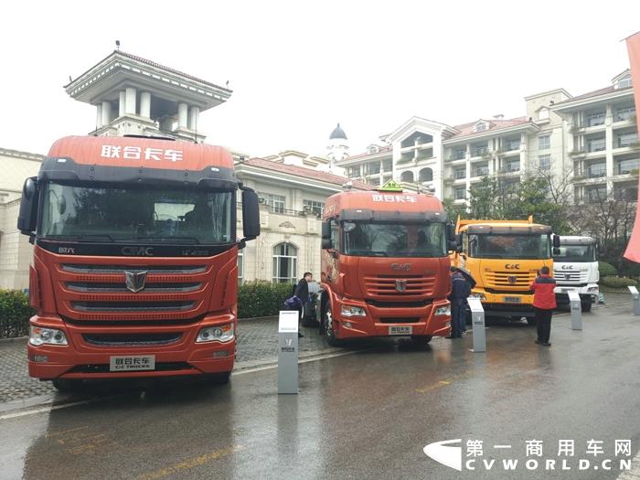 现场展车.jpg 现场展车.jpg