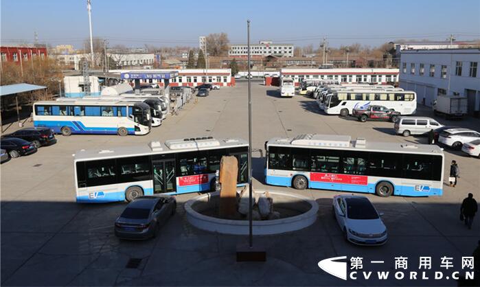 公交车11.jpg 公交车11.jpg