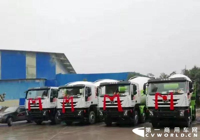 红岩搅拌车.jpg 红岩搅拌车.jpg