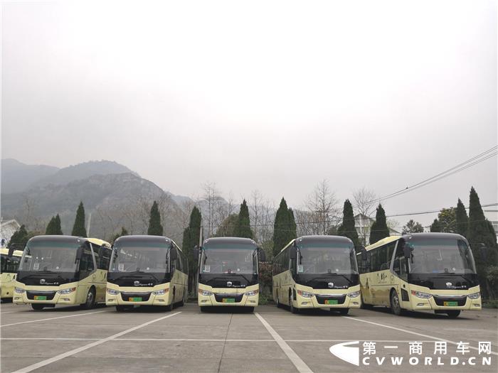 中通世轩纯电动旅游车.jpg