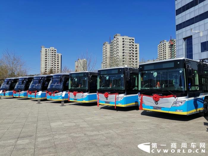 现场展车5.jpg 现场展车5.jpg