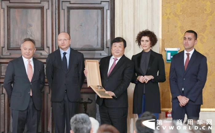 潍柴集团、意大利法拉帝集团董事长谭旭光荣获意大利“莱昂纳多国际奖”.jpg 潍柴集团、意大利法拉帝集团董事长谭旭光荣获意大利“莱昂纳多国际奖”.jpg