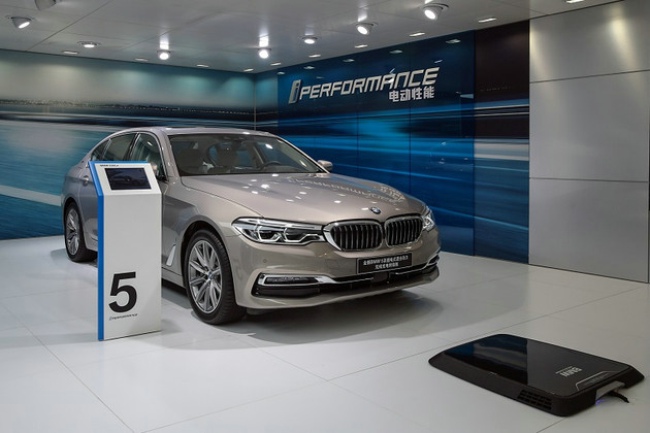 2019款BMW 5系插电式混合动力无线充电版.jpeg 2019款BMW 5系插电式混合动力无线充电版.jpeg