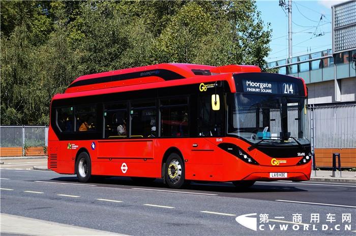 BYD ADL Enviro400EV 纯电动大巴在伦敦.jpg