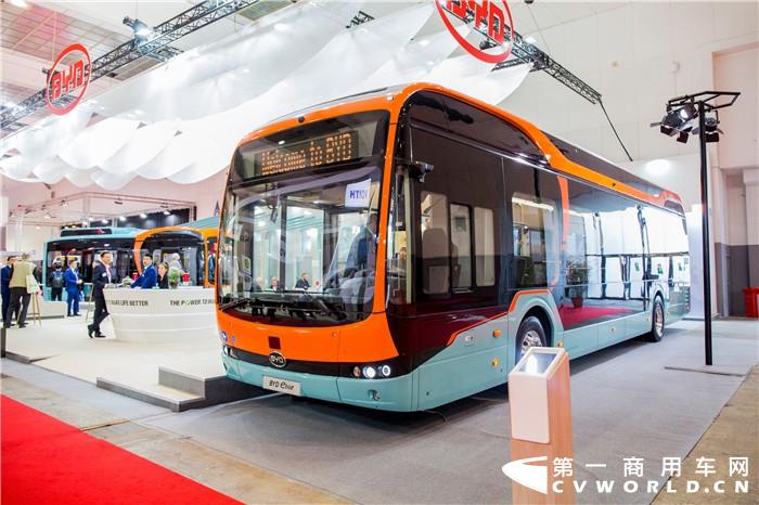 采用全新内外饰设计及配色的比亚迪纯电动巴士亮相比利时世界客车博览会.jpg