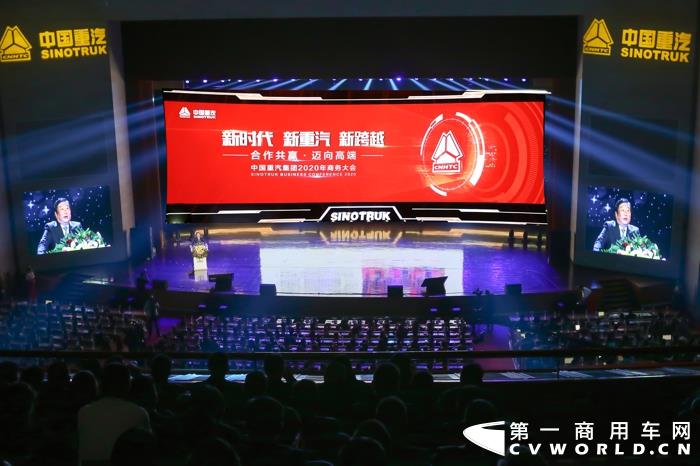 年会现场.jpg 年会现场.jpg