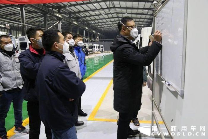 福田图雅诺负压救护车2.jpg 福田图雅诺负压救护车2.jpg