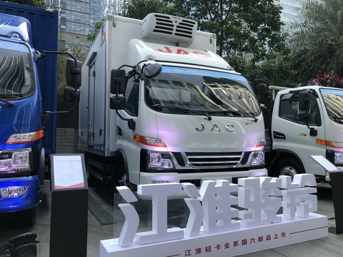 现场展示车.jpg 现场展示车.jpg