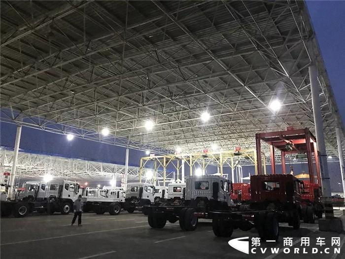 东风轻型车02.jpg