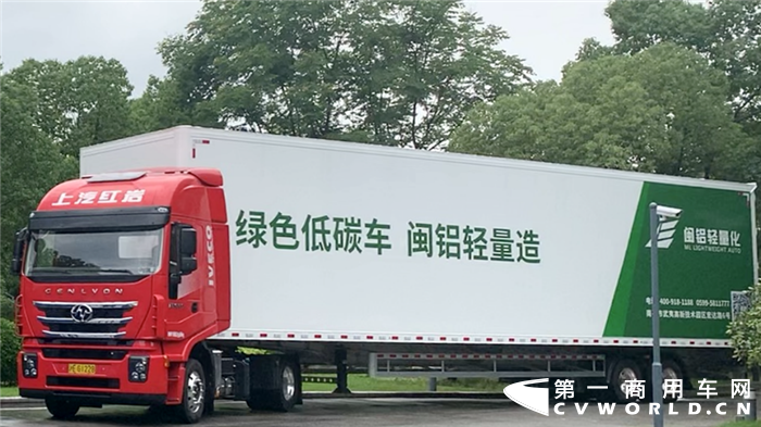 红岩杰狮低鞍座牵引车04.png