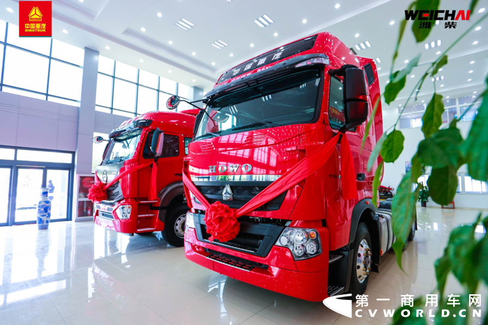 中国重汽豪沃潍柴机牵引车.png 中国重汽豪沃潍柴机牵引车.png