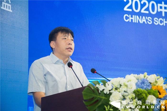 宇通客车国内营销总监孙希顺在高峰论坛中致辞_副本.png