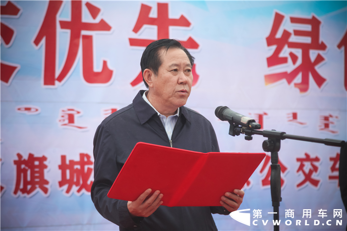 敖汉旗旗政府副旗长滕海魁在敖汉旗交车仪式发言.png