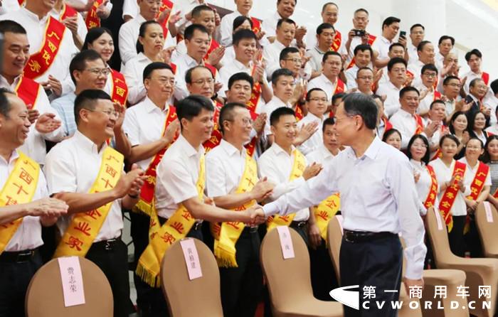 玉柴集团总经理古堂生受到陈武主席亲切接见_副本.jpg 玉柴集团总经理古堂生受到陈武主席亲切接见_副本.jpg