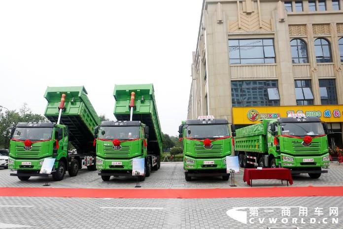解放自卸车.jpg 解放自卸车.jpg