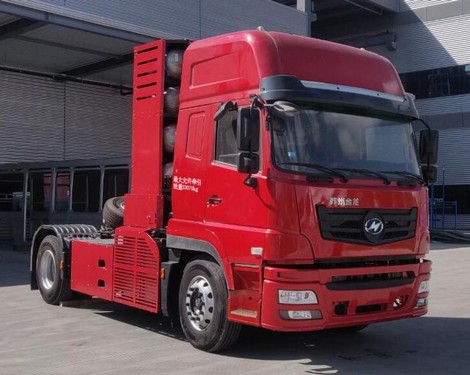 海格牵引车1.jpg 海格牵引车1.jpg