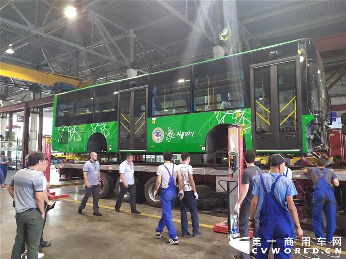 金旅客车哈萨克斯坦组装车间.jpg